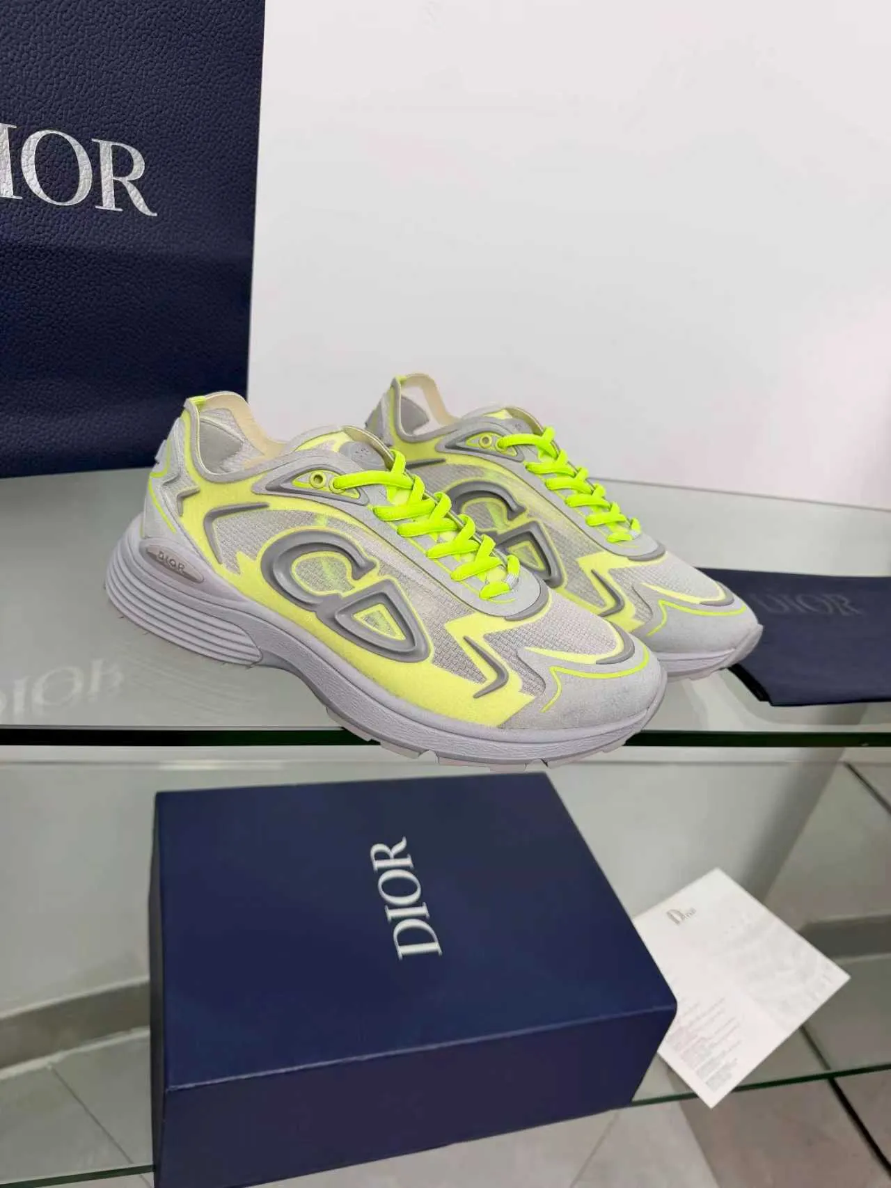 Men's men's shoes pP560! DIOR#B30 COUNTDOWN TECH shoes 1. Inspired by lighter running shoes this season 2. Made of multi-layer transparent nylon upper, full of futuristic feel 3. CD30 rubber logo on the tongue/heel to highlight the brand style 4. Equipped with ultra-light foam midsole for the ultimate comfortable wearing experience 5. The entire series uses WELDED (seamless bonding) technology to ensure durability and lightness 6. Full-size dopamine color matching, perfect choice for couples shoes😜